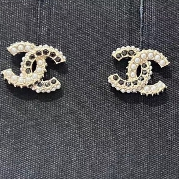 NEW Rare! Chanel Pearls Black Crystal Earrings - Picture 4 of 5